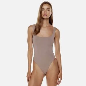 Aritzia Babaton Contour Square Neck Tank Bodysuit